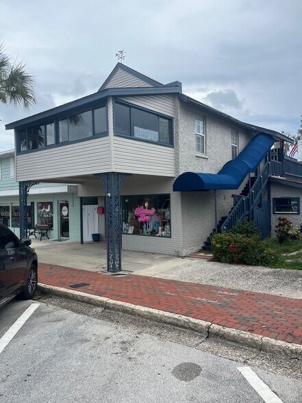 107 W Main St, Tavares, FL à vendre - Photo du bâtiment - Image 2 de 10