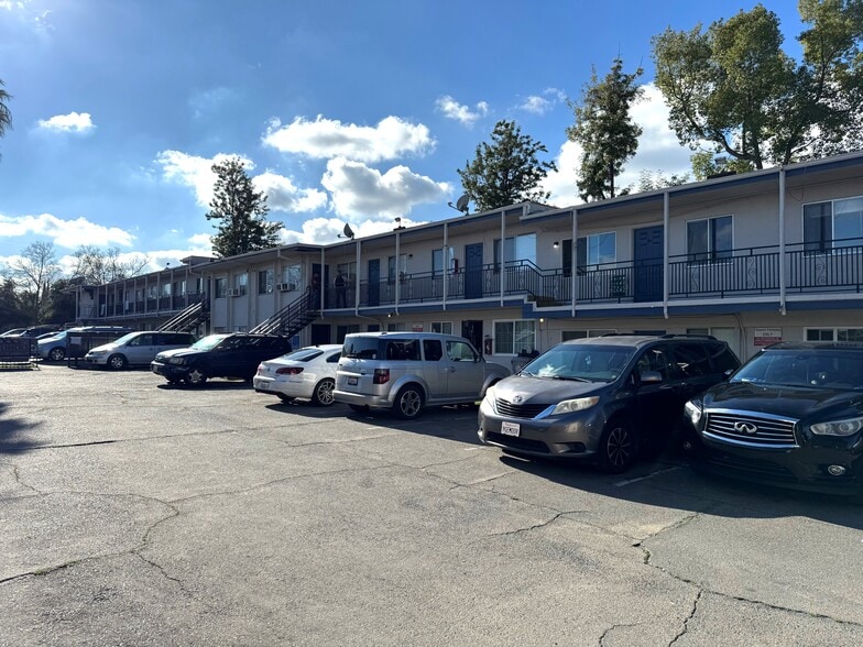 695 Plaza Ave, Sacramento, CA for sale - Building Photo - Image 2 of 10