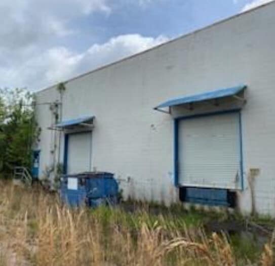 Red Star-PRICE REDUCED TO $1.599 MILLION portfolio of 3 properties for sale on LoopNet.ca - Building Photo - Image 3 of 29