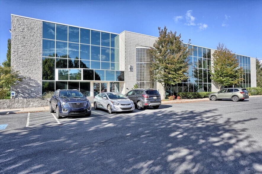 2 Market Plaza Way, Mechanicsburg, PA à louer - Photo du bâtiment - Image 1 de 4