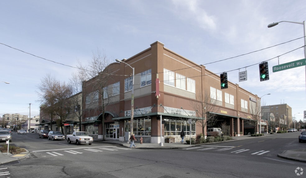 6308-6416 Roosevelt Way NE, Seattle, WA for lease - Building Photo - Image 3 of 7