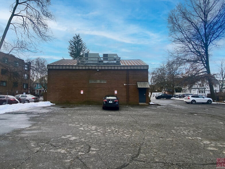 290-294 Collins St, Hartford, CT for lease - Building Photo - Image 3 of 7