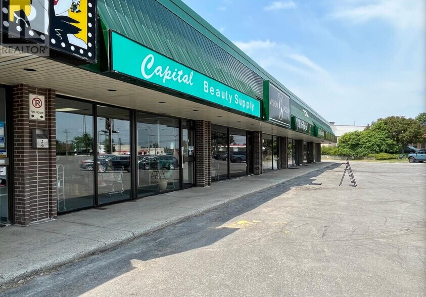 2130 Robertson Rd, Ottawa, ON à louer - Photo du bâtiment - Image 3 de 5