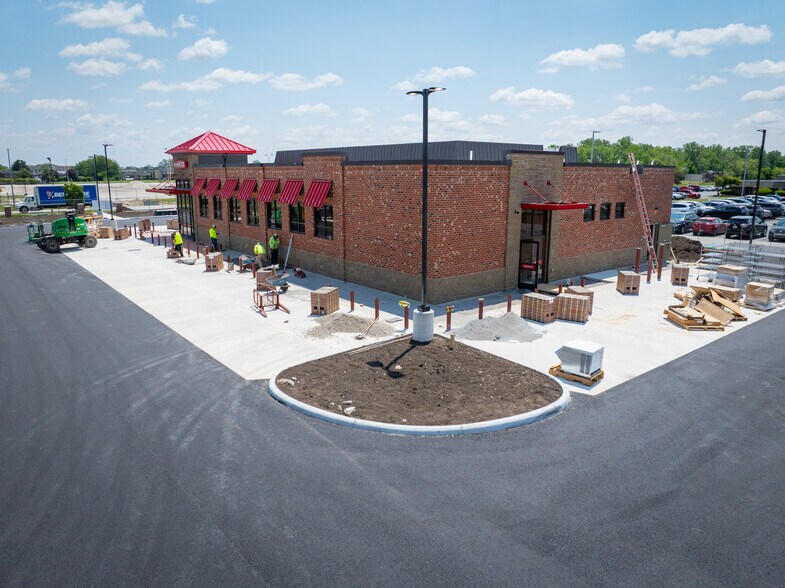 2740 Navarre Ave, Oregon, OH à vendre - Photo du bâtiment - Image 2 de 4