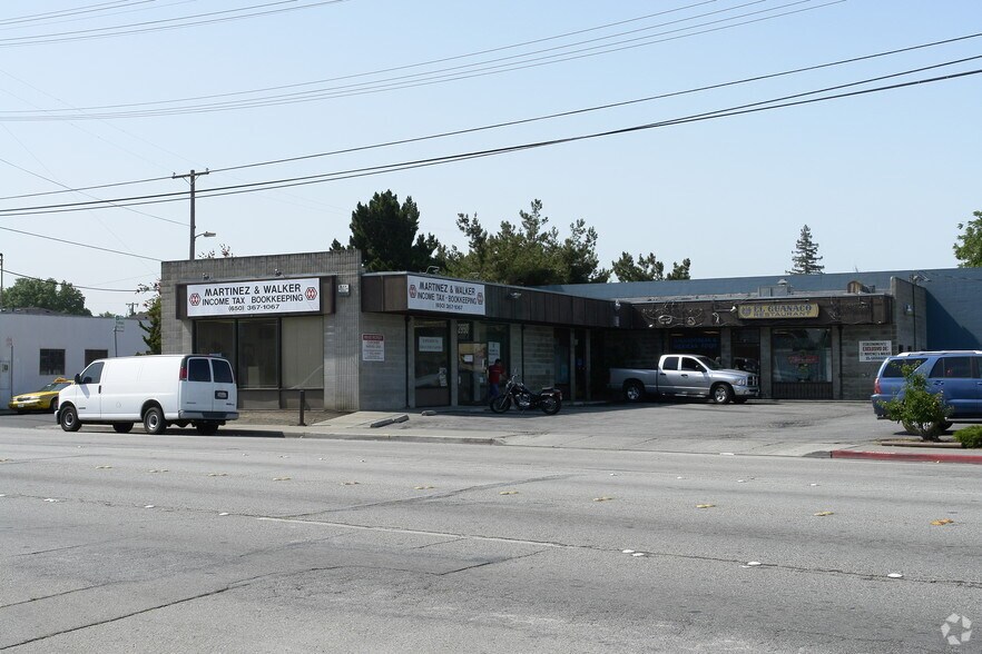 2950 Middlefield Rd, Redwood City, CA à louer - Photo du bâtiment - Image 3 de 3