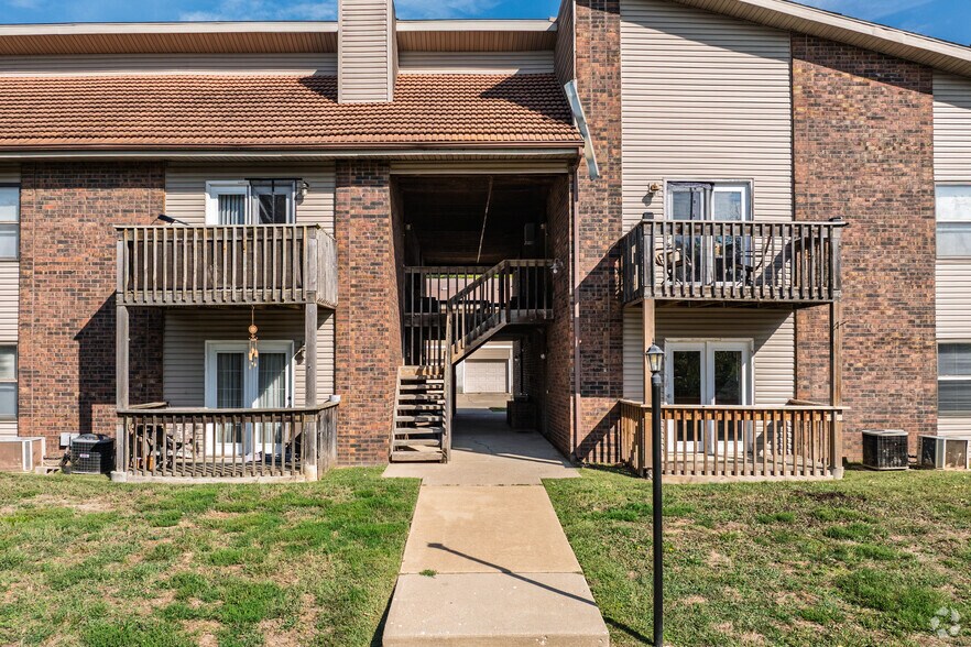 3601 Westwind Dr, Ozark, MO à vendre - Photo du bâtiment - Image 2 de 15