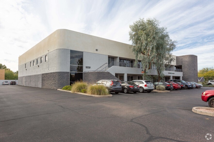 1929 W Lone Cactus Dr, Phoenix, AZ à vendre - Photo du bâtiment - Image 3 de 71