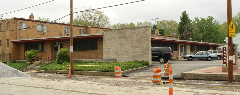 13535 Detroit Ave, Lakewood, OH for lease - Building Photo - Image 3 of 4