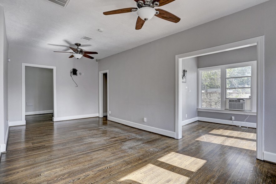 4317 Montrose Blvd, Houston, TX à louer - Photo du bâtiment - Image 3 de 6