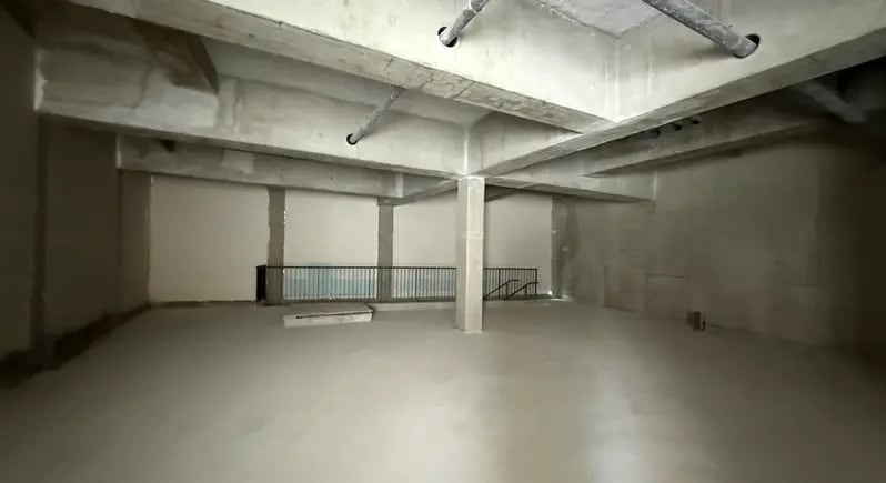 Retail in Noisy-le-Grand for lease Interior Photo- Image 1 of 4