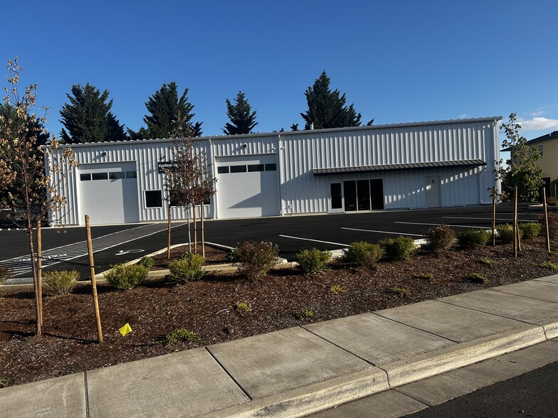 827 Railway Ave, Silverton, OR for lease - Building Photo - Image 3 of 5