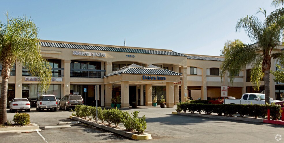 17510-17540 Pioneer Blvd, Artesia, CA à louer - Photo du bâtiment - Image 1 de 1