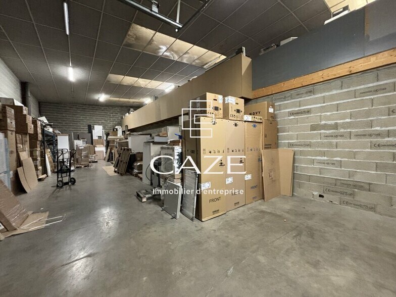 Flex in Bordeaux for sale - Interior Photo - Image 2 of 5