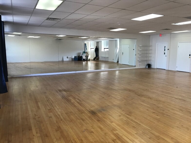 61 Main St, Norwalk, CT for lease - Building Photo - Image 2 of 27