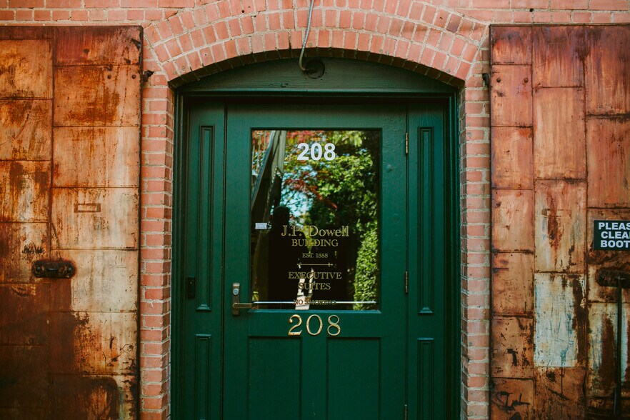 208 S Johnson St, McKinney, TX à louer - Photo du bâtiment - Image 1 de 8