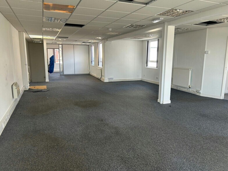 10-12 Denmark St, Wokingham à louer - Photo du bâtiment - Image 3 de 13