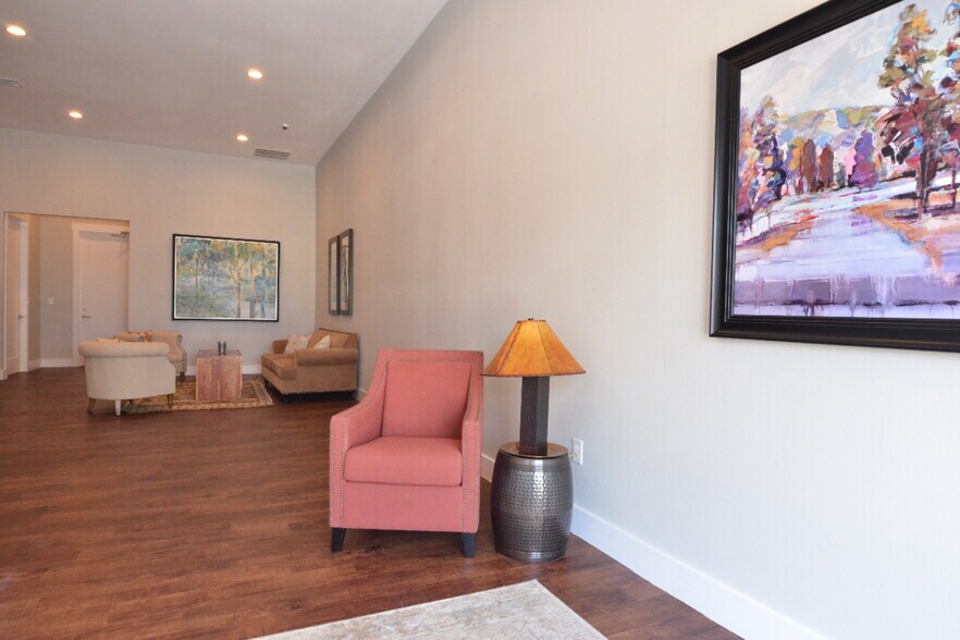 2440 E Hwy 290, Dripping Springs, TX à louer - Hall d’entrée - Image 3 de 32