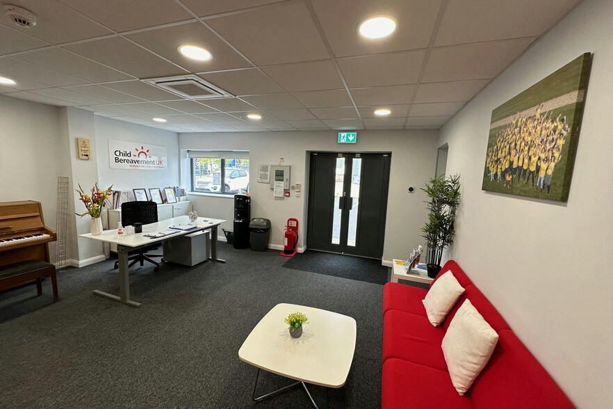 Knaves Beech Way, High Wycombe for lease - Interior Photo - Image 3 of 6