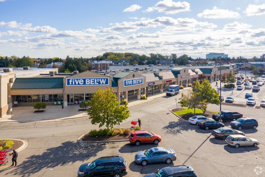 15851-16351 Ford Rd, Dearborn, MI à louer - Photo du bâtiment - Image 2 de 10