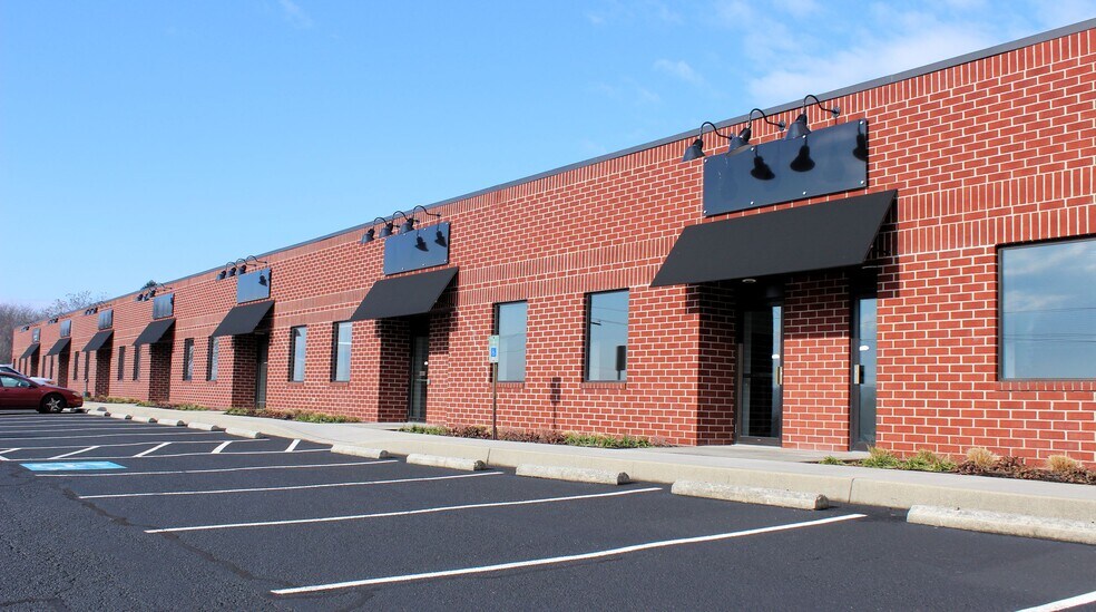 353 Markle Dr, Harrisburg, PA for lease - Building Photo - Image 1 of 3