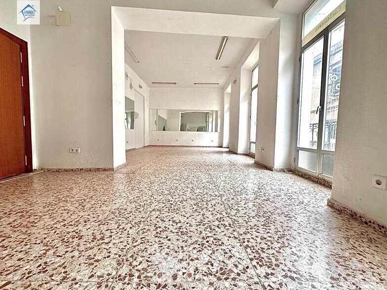 Commerce de détail dans Cáceres, Cáceres à louer - Photo du bâtiment - Image 2 de 7