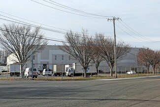 Plus de détails pour 32 Runway Rd, Levittown, PA - Industriel à louer