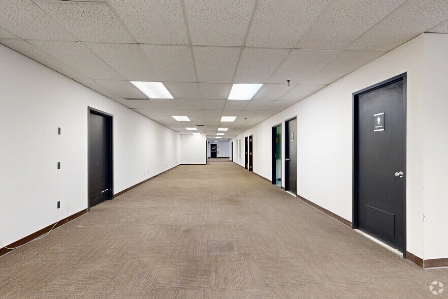 2325 Rue Dandurand, Montréal, QC à louer - Numérisation 3D de Matterport - Image 2 de 21