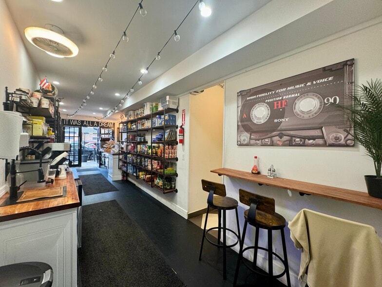 63 Whipple St, Brooklyn, NY for lease - Interior Photo - Image 1 of 11