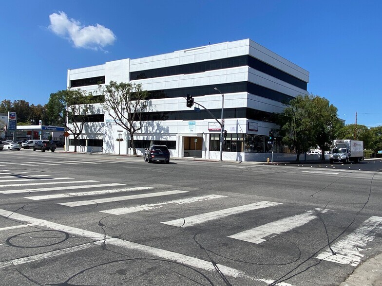 4419 Van Nuys Blvd, Sherman Oaks, CA à louer - Photo du bâtiment - Image 2 de 4