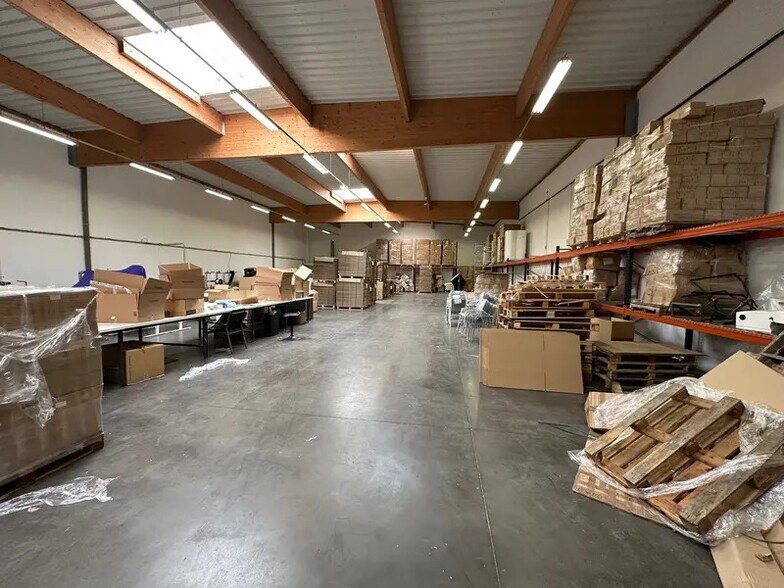 Industrial in Décines-Charpieu for lease - Interior Photo - Image 2 of 7