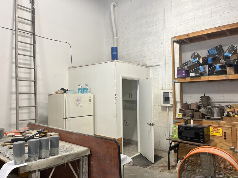 1900 NW 33rd St, Pompano Beach, FL à louer - Photo du bâtiment - Image 3 de 5