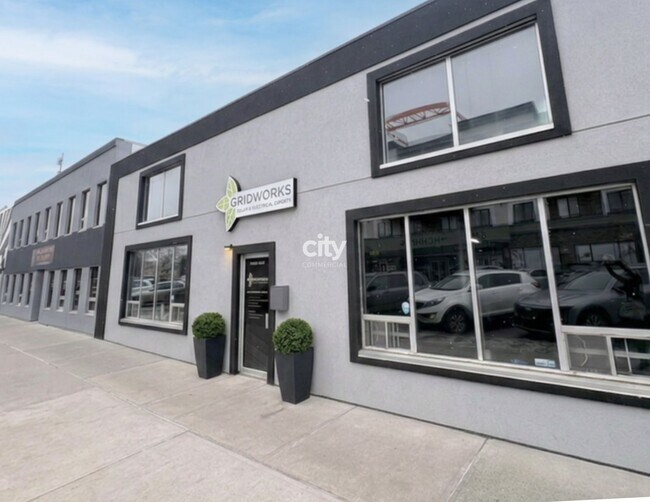 Plus de détails pour 10555 111th St NW, Edmonton, AB - Industriel à vendre