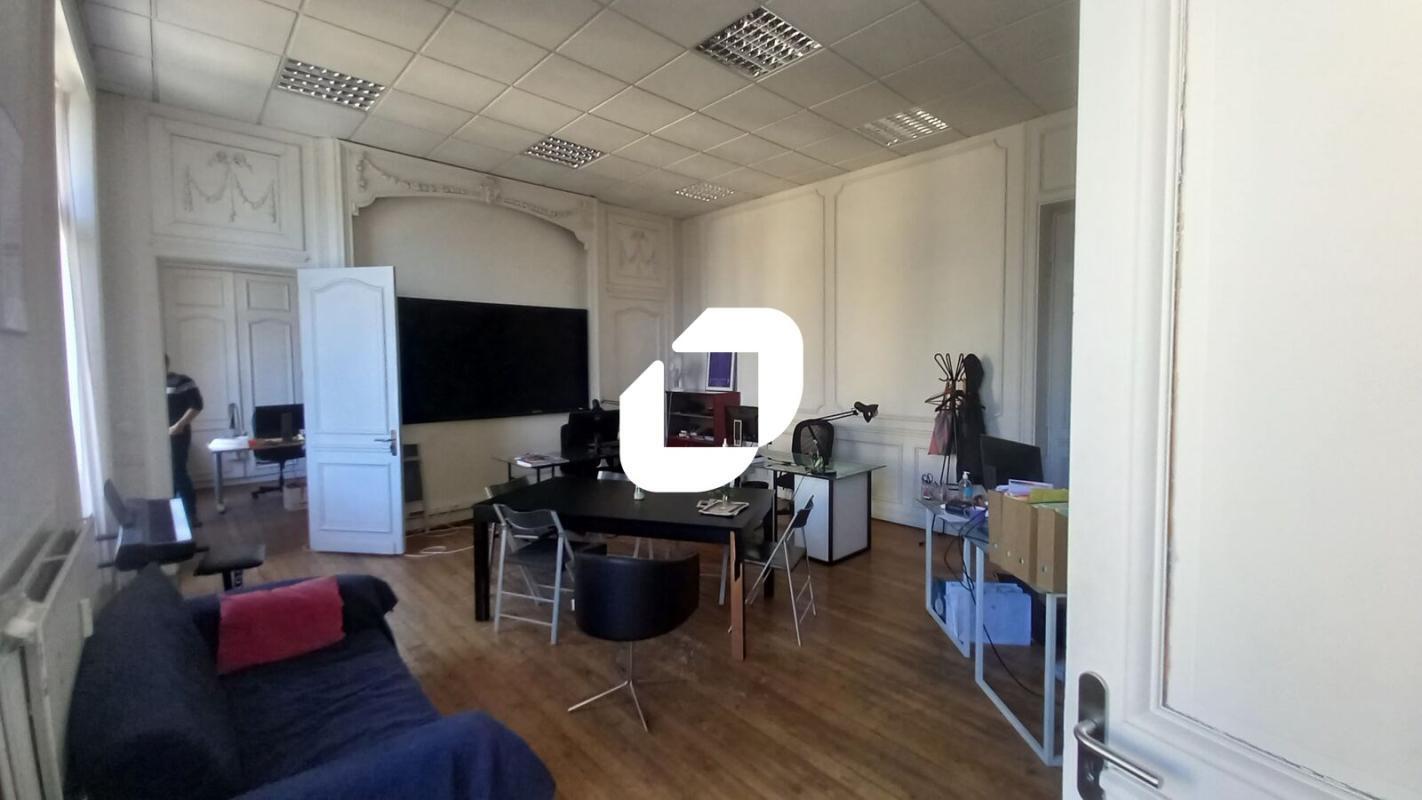 Rue Des Jardins, Lille for lease Interior Photo- Image 1 of 12