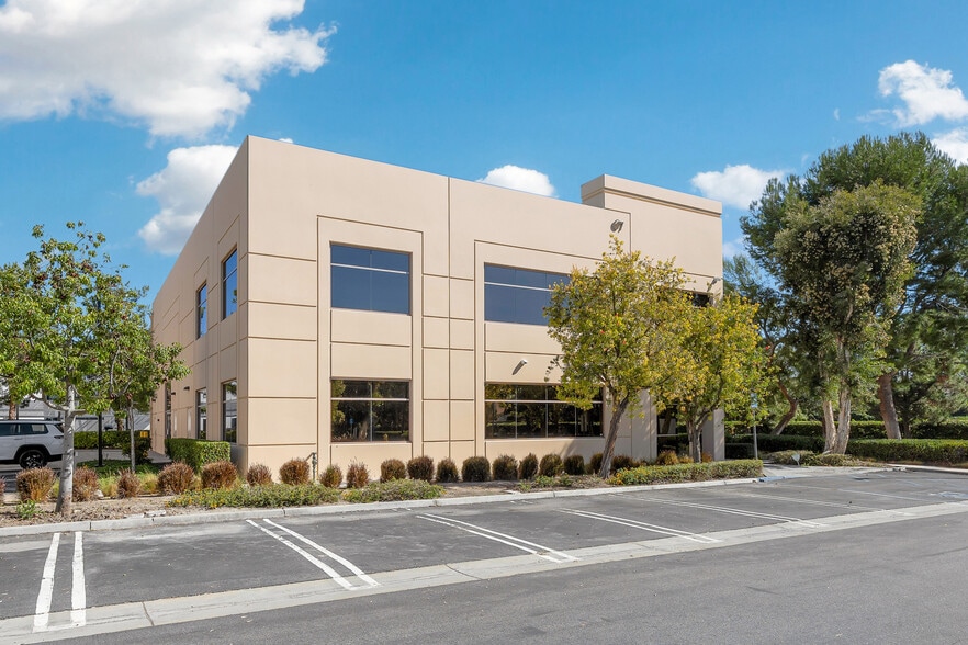 67 Peters Canyon Rd, Irvine, CA à vendre - Photo du bâtiment - Image 2 de 33