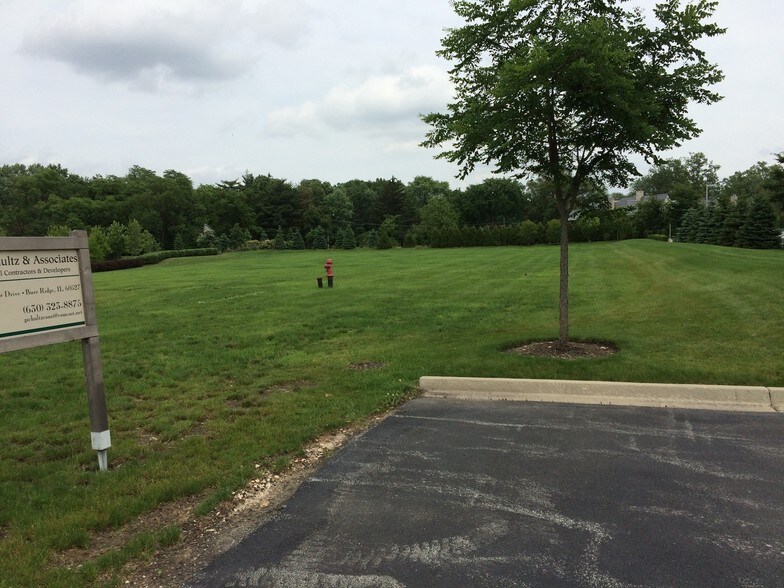 901 McClintock Dr, Burr Ridge, IL à vendre - Photo du bâtiment - Image 2 de 5