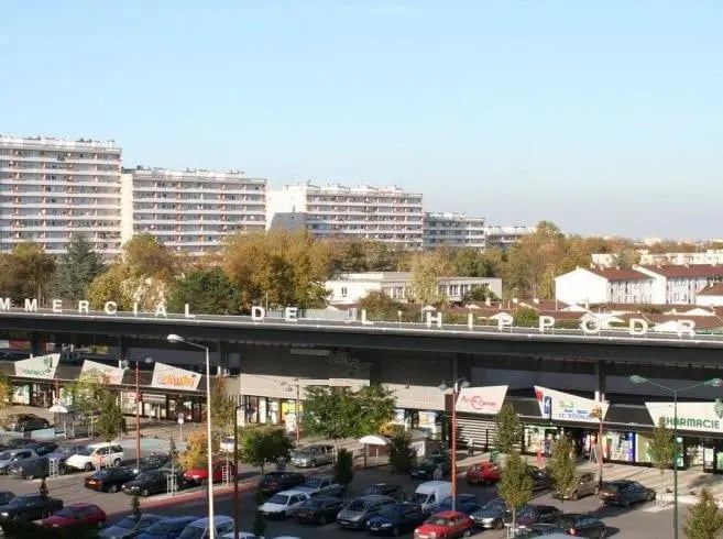 Retail in Reims for lease - Building Photo - Image 1 of 1