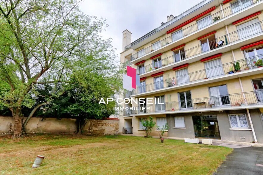 Bureau dans Versailles à louer - Photo du bâtiment - Image 3 de 3