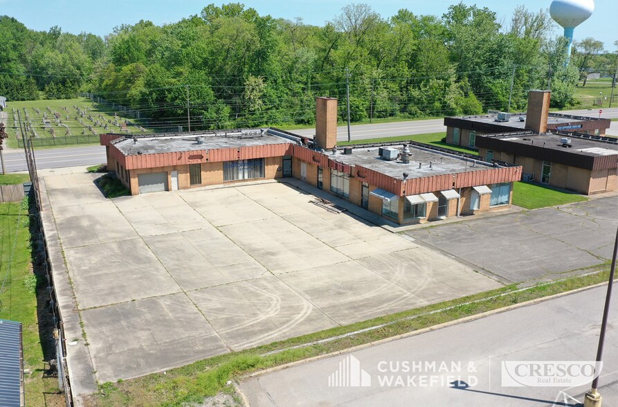 42553 N Ridge Rd, Elyria, OH à louer - Photo du bâtiment - Image 2 de 4