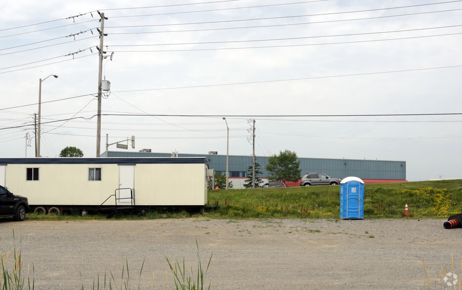 901 Steeles Ave E, Milton, ON for lease - Building Photo - Image 2 of 9