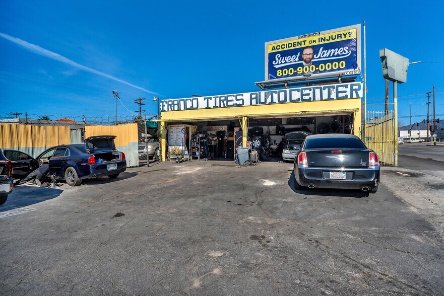 10741 San Fernando Rd, Pacoima, CA à vendre - Photo du bâtiment - Image 3 de 9