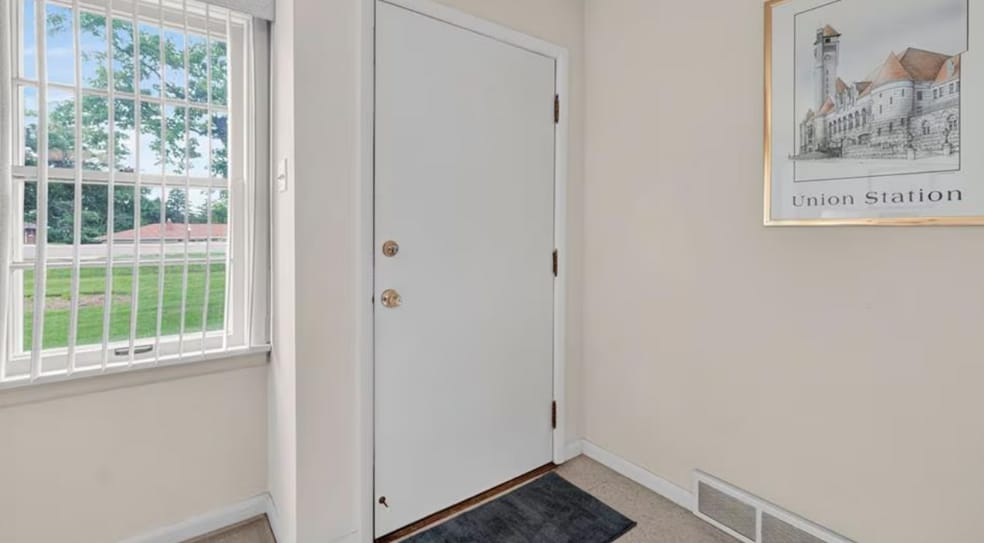 11147 Olive Blvd, Saint Louis, MO for sale - Interior Photo - Image 3 of 22