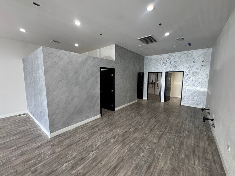 14503-14519 Sherman Way, Van Nuys, CA à louer - Photo du bâtiment - Image 2 de 6