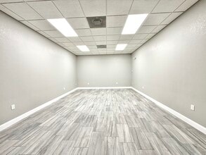 13246 38th St N, Clearwater, FL for lease Interior Photo- Image 1 of 1