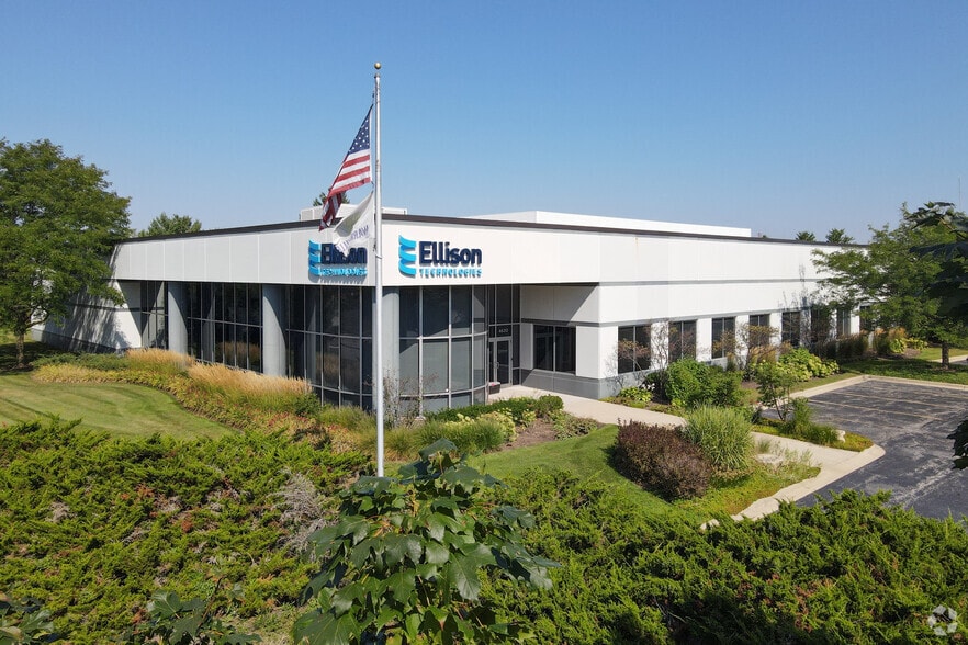 4630 Weaver Pky, Warrenville, IL for sale - Primary Photo - Image 1 of 9