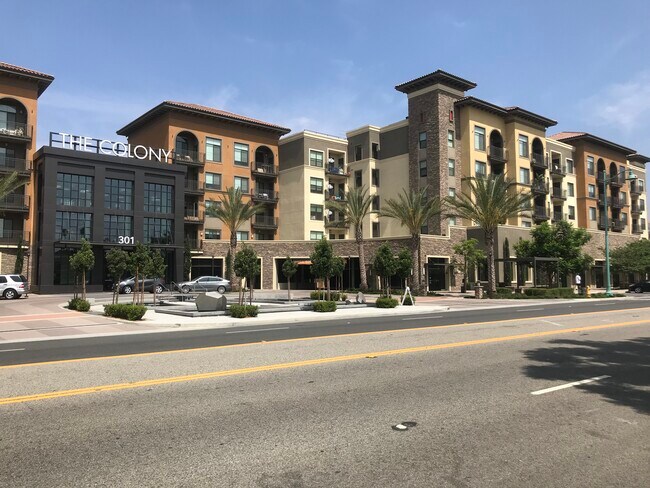 Plus de détails pour 301 S Glendora Ave, West Covina, CA - Commerce de détail à louer