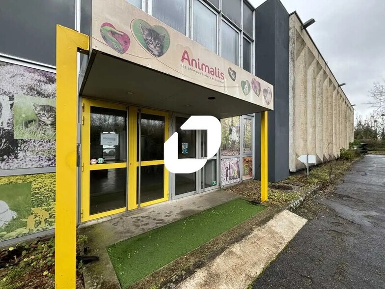 Bureau dans Évry-Courcouronnes à louer - Photo du bâtiment - Image 2 de 11