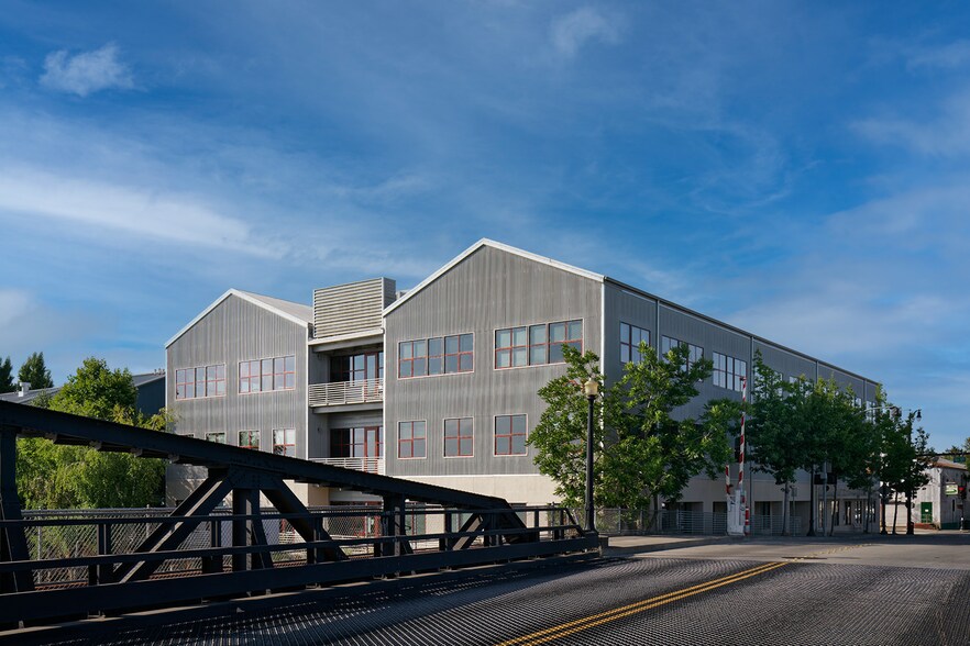 201 1st St, Petaluma, CA à louer - Photo du bâtiment - Image 2 de 7