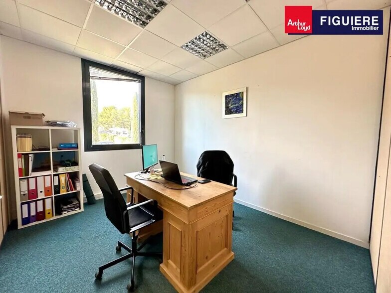 25 Rue De La Petite Duranne, Aix-en-Provence for lease - Interior Photo - Image 2 of 16