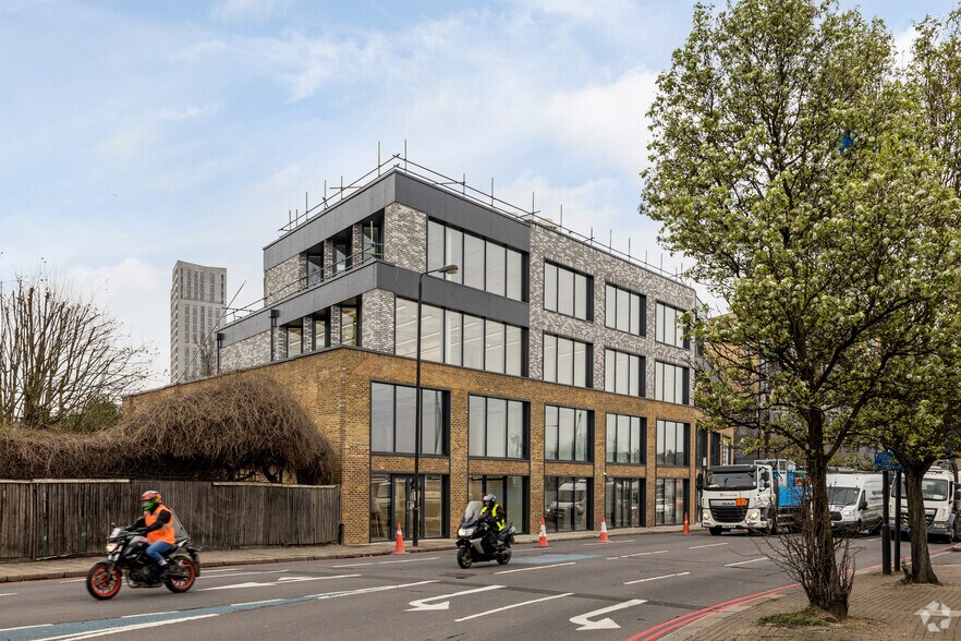 1 Armoury Way, Londres à louer - Photo du bâtiment - Image 3 de 3