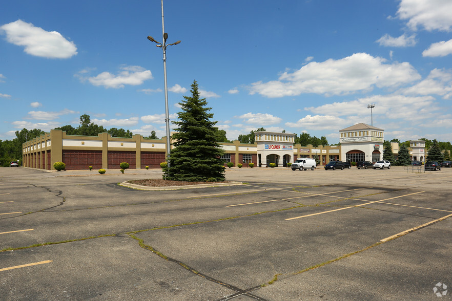 27190-27350 Eureka Rd, Taylor, MI for lease - Building Photo - Image 2 of 6